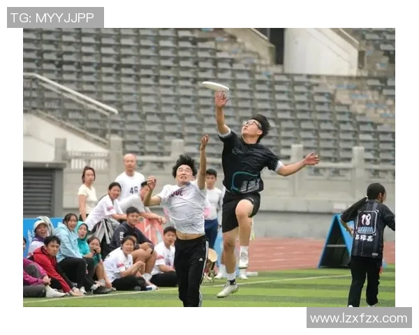 重庆飞盘队实力大提升引发热议飞盘运动新风潮